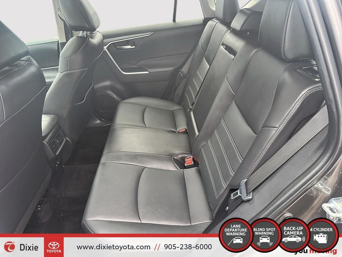 2023 TOYOTA RAV4 XLE PREMIUM AWD / TCUV / HEATED SEATS / LEATHER SURFACE / MOONROOF / CARPLAY AND ANDROID AUTO