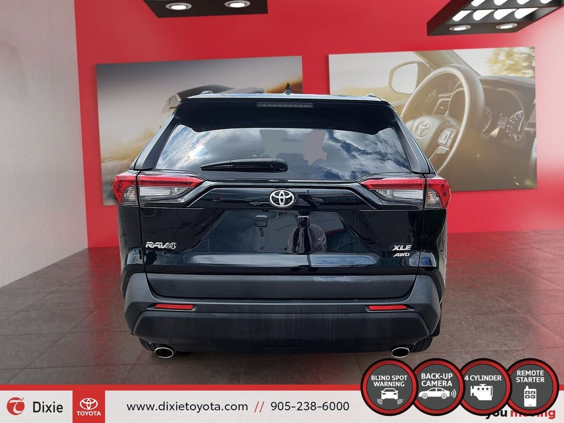 2021 TOYOTA RAV4 XLE PREMIUM AWD / CLEAN CARFAX / TCUV / HEATED SEATS / LEATHER SURFACE / MOONROOF / CARPLAY AND ANDROID AUTO