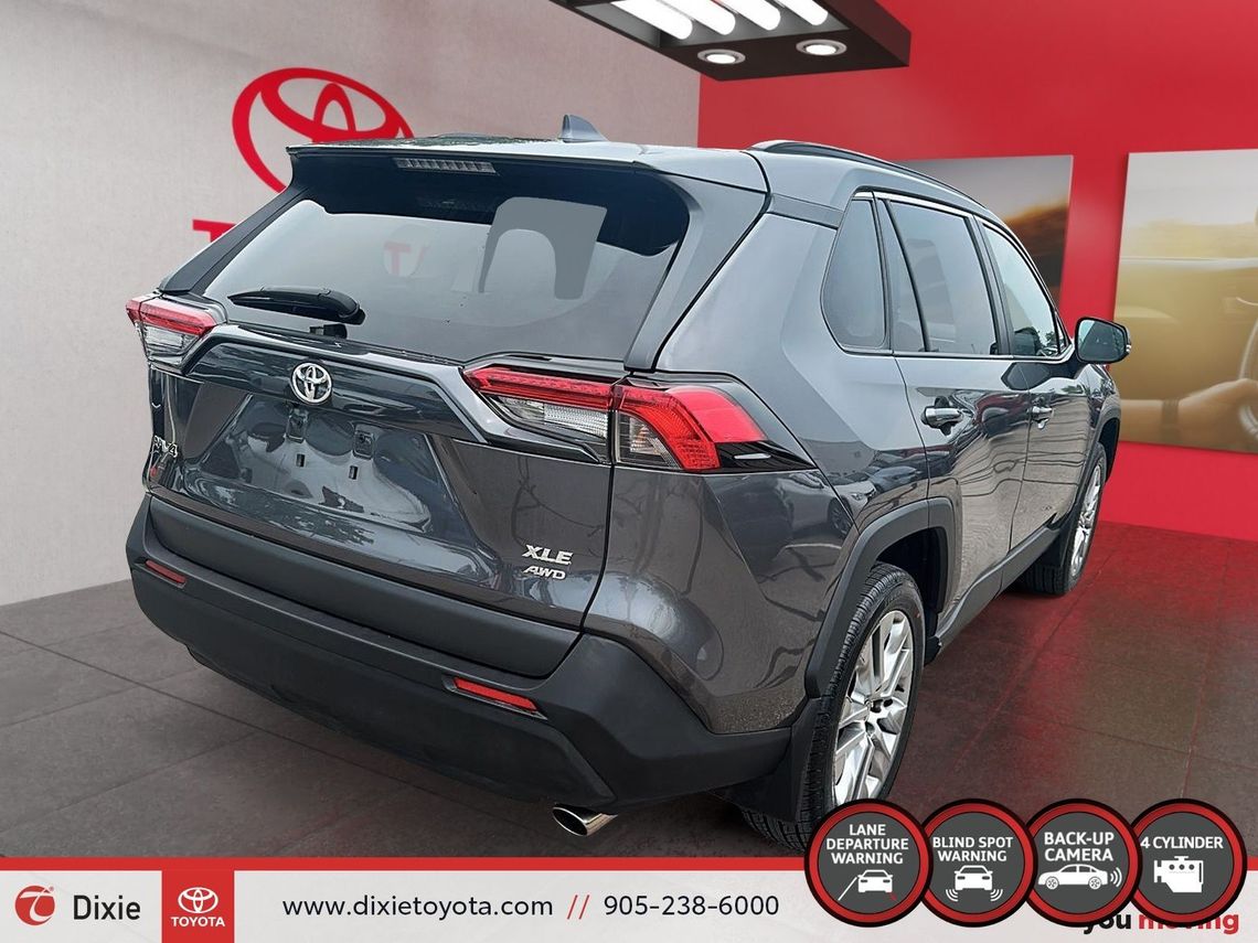 2023 TOYOTA RAV4 XLE PREMIUM AWD / TCUV / HEATED SEATS / LEATHER SURFACE / MOONROOF / CARPLAY AND ANDROID AUTO
