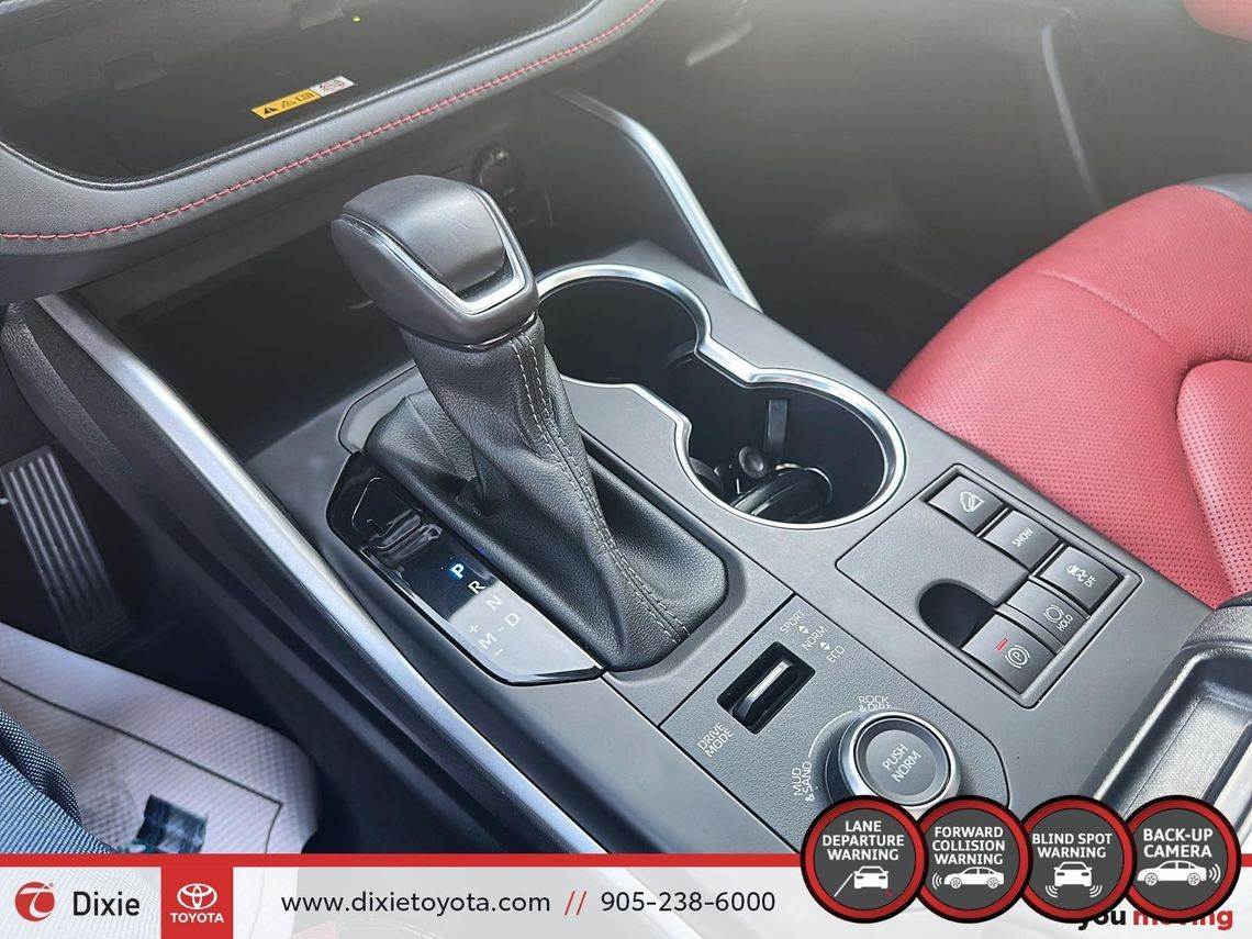 2023 TOYOTA HIGHLANDER XSE AWD / CLEAN CARFAX / TCUV / HEATED SEATS / MOONROOF / CARPLAY AND ANDROID AUTO