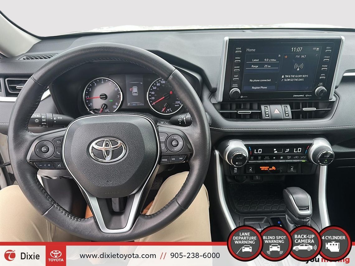 2020 TOYOTA RAV4 XLE PREMIUM AWD / TCUV / HEATED SEATS / LEATHER SURFACE / MOONROOF / CARPLAY AND ANDROID AUTO