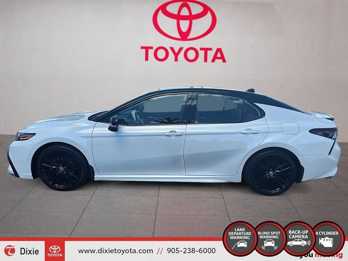 2022 TOYOTA CAMRY XSE / TCUV / HEATED SEATS / ALLOY WHEELS / MOONROOF / CARPLAY AND ANDROID AUTO