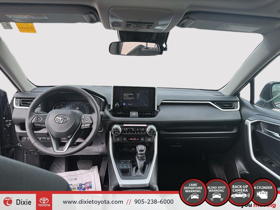 2024 TOYOTA RAV4 XLE AWD / CLEAN CARFAX / HEATED SEATS / HEATED STEERING WHEEL / MOONROOF / ALLOY WHEELS / CARPLAY AND ANDROID AUTO