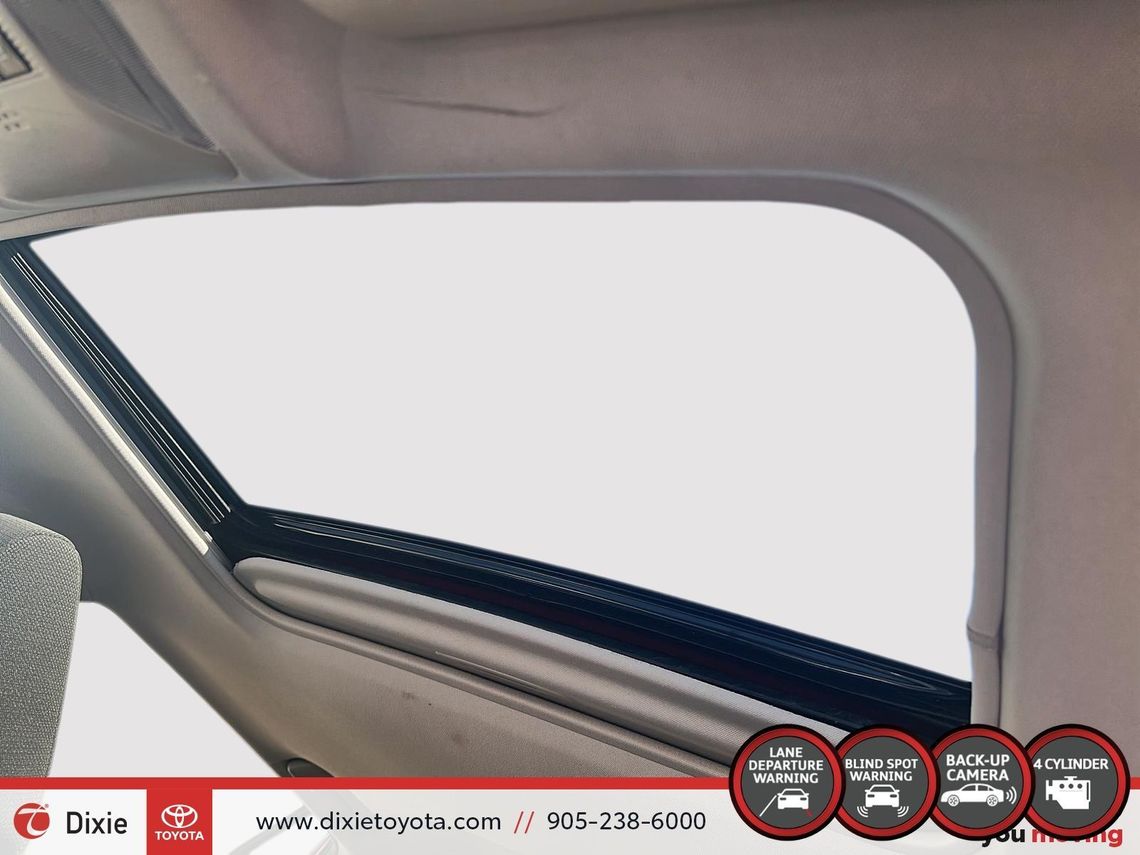 2020 TOYOTA RAV4 XLE AWD / HEATED SEATS / MOONROOF / BACKUP CAMERA / ALLOY WHEELS / CARPLAY AND ANDROID AUTO