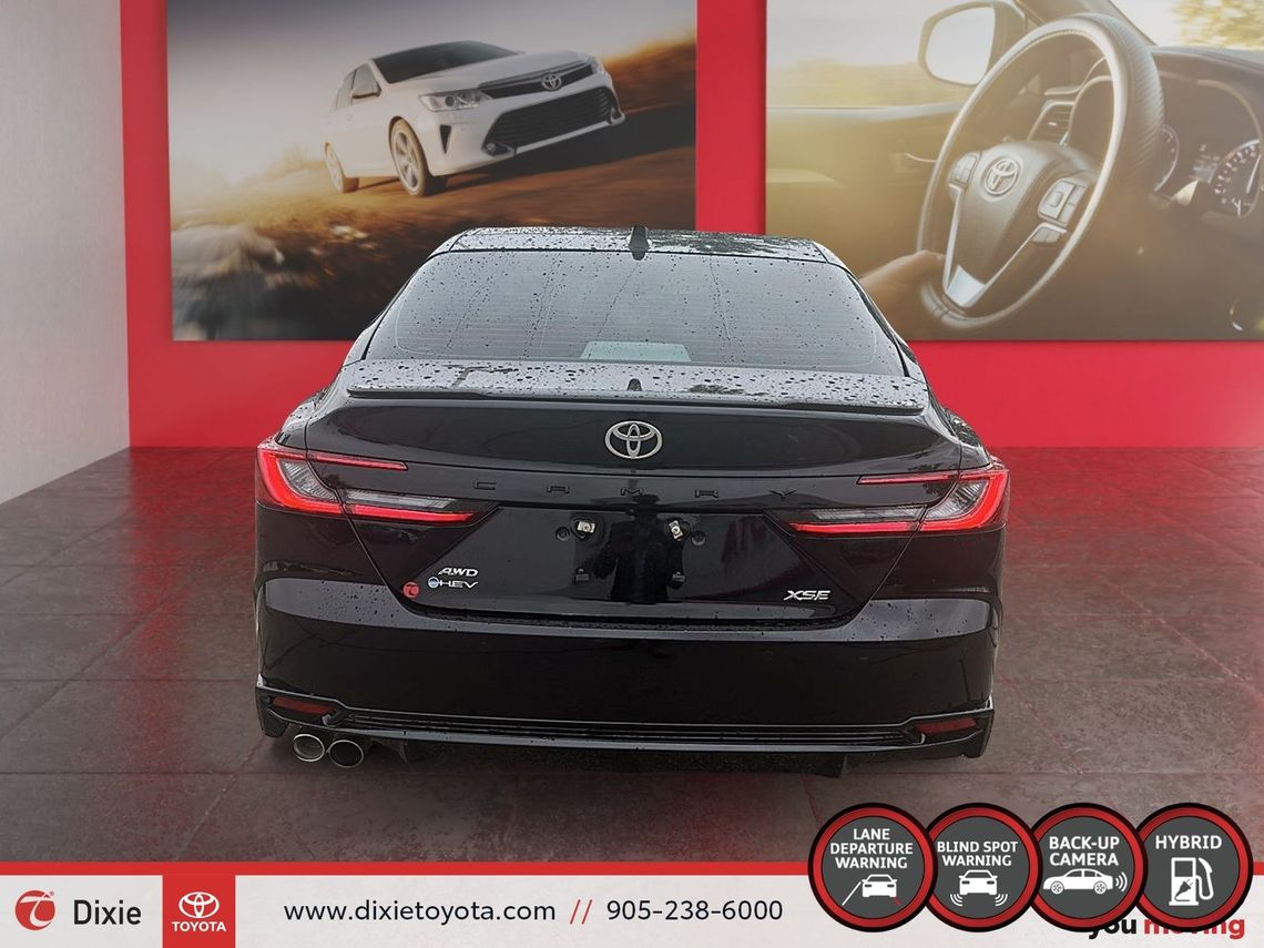 2025 TOYOTA CAMRY XSE HYBRID AWD / CLEAN CARFAX / HEATED SEATS / MOONROOF / ALLOY WHEELS / CARFAX AND ANDROID AUTO