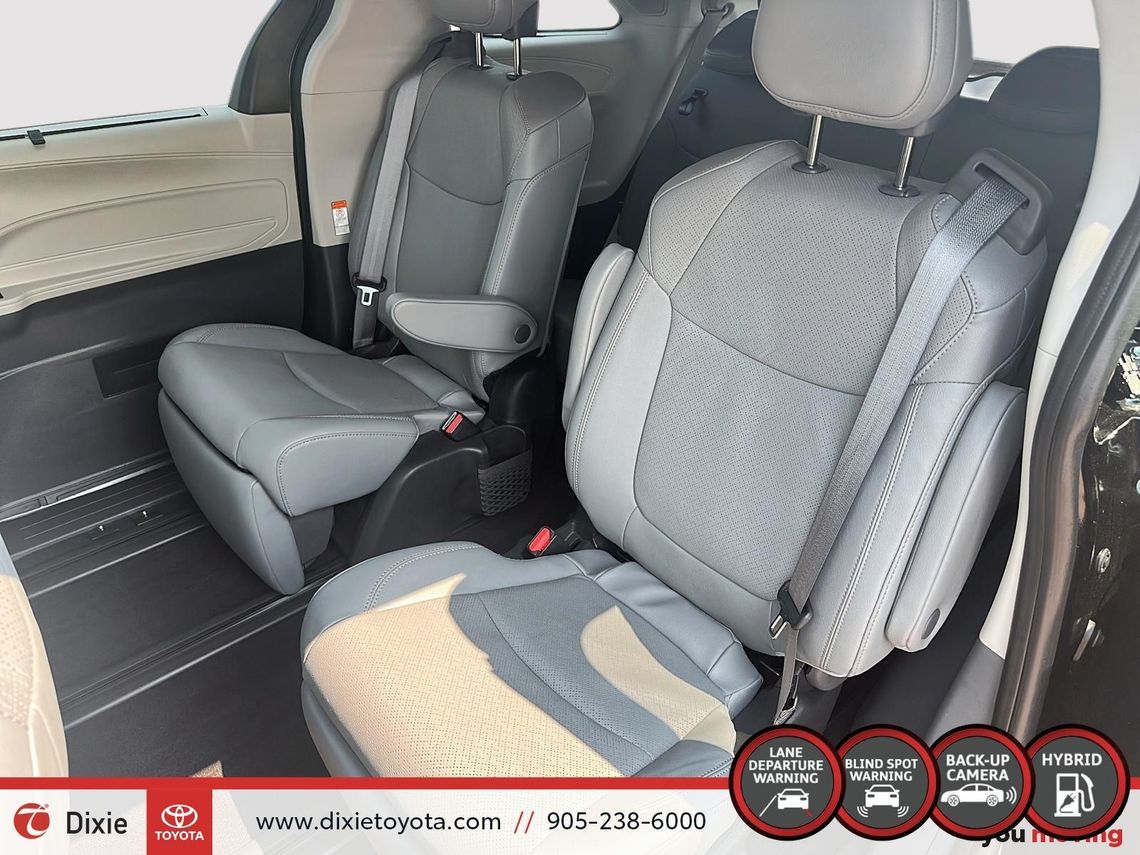 2024 TOYOTA SIENNA LIMITED AWD HYBRID / CLEAN CARFAX / TCUV / FULLY LOADED / REAR ENTERTAINMENT SYSTEM / CARPLAY AND ANDROID AUTO
