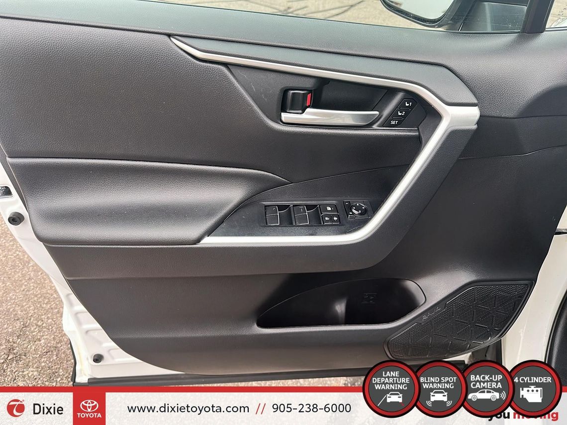 2020 TOYOTA RAV4 XLE PREMIUM AWD / TCUV / HEATED SEATS / LEATHER SURFACE / MOONROOF / CARPLAY AND ANDROID AUTO