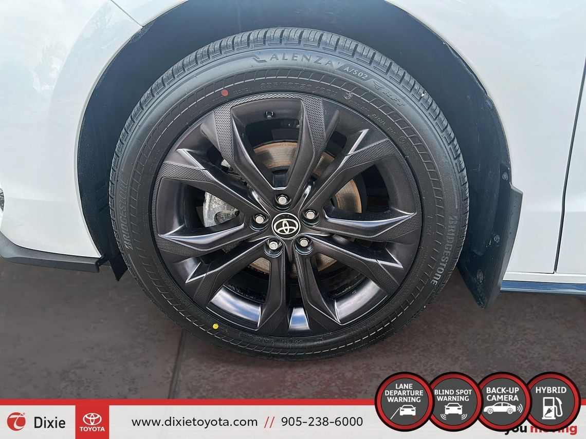 2022 TOYOTA SIENNA HYBRID XSE FWD / CLEAN CARFAX / HEATED SEATS / 7 SEATER / LEATHER INTERIOR / CARPLAY AND ANDROID AUTO