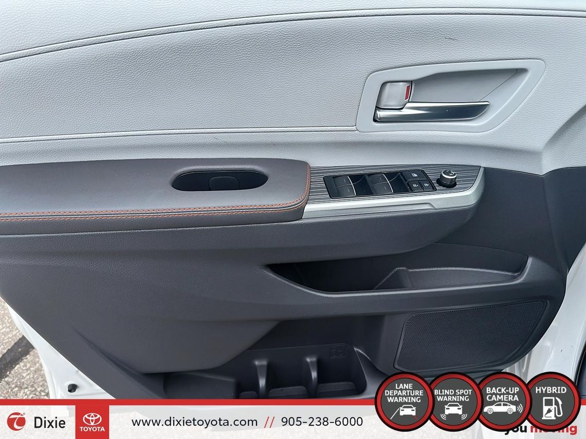 2022 TOYOTA SIENNA HYBRID XSE FWD / CLEAN CARFAX / HEATED SEATS / 7 SEATER / LEATHER INTERIOR / CARPLAY AND ANDROID AUTO