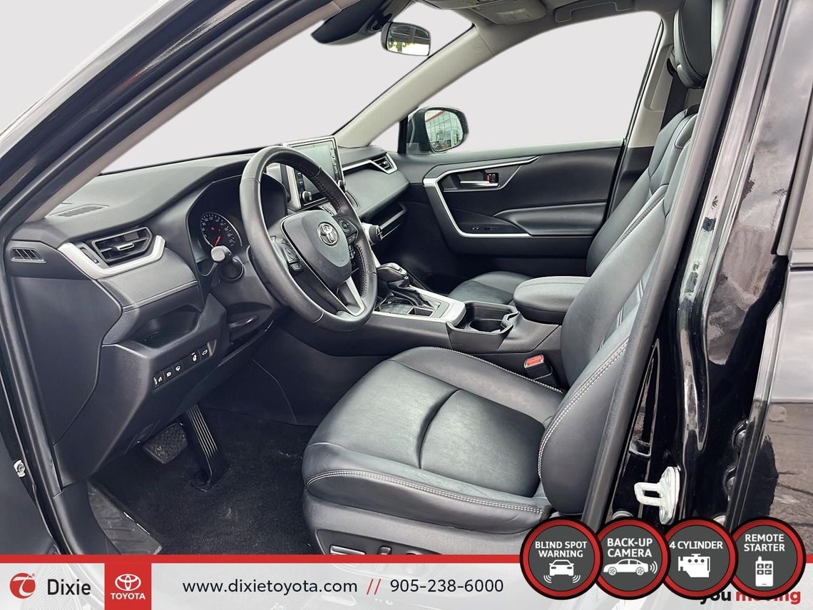 2021 TOYOTA RAV4 XLE PREMIUM AWD / CLEAN CARFAX / TCUV / HEATED SEATS / LEATHER SURFACE / MOONROOF / CARPLAY AND ANDROID AUTO