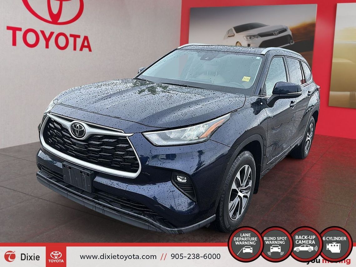 2021 TOYOTA HIGHLANDER XLE AWD / TCUV / HEATED SEATS / 8 SEATS / BACK UP CAMERA / MOONROOF / ALLOY WHEELS / CARPLAY AND ANDROID AUTO