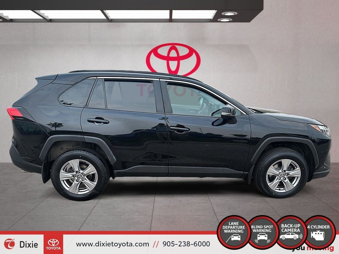 2022 TOYOTA RAV4 XLE AWD / HEATED SEATS / MOONROOF / ALLOY WHEELS / CARPLAY AND ANDROID AUTO
