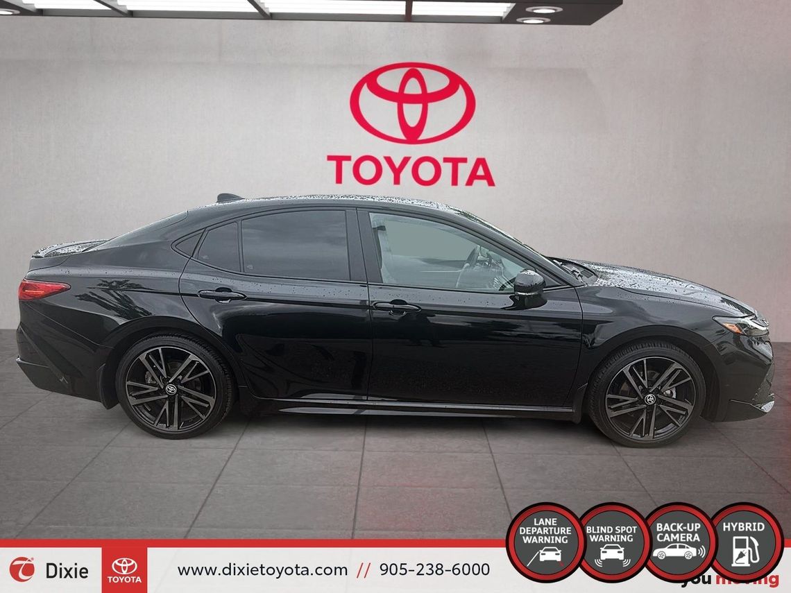 2025 TOYOTA CAMRY XSE HYBRID AWD / CLEAN CARFAX / HEATED SEATS / MOONROOF / ALLOY WHEELS / CARFAX AND ANDROID AUTO