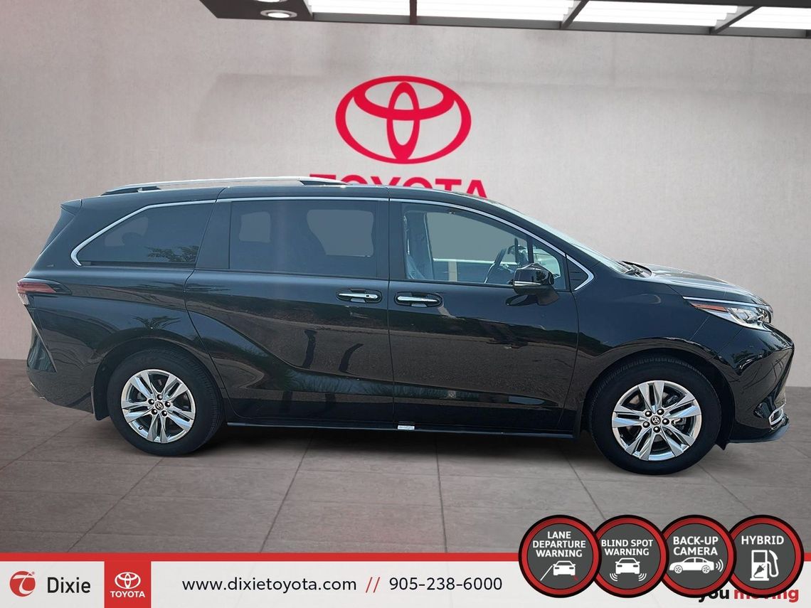 2024 TOYOTA SIENNA LIMITED AWD HYBRID / CLEAN CARFAX / TCUV / FULLY LOADED / REAR ENTERTAINMENT SYSTEM / CARPLAY AND ANDROID AUTO