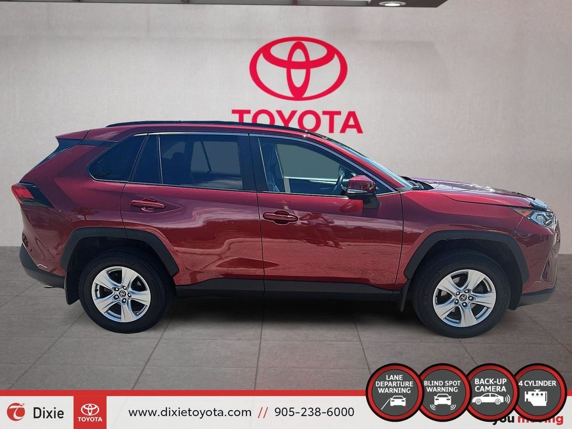 2020 TOYOTA RAV4 XLE AWD / HEATED SEATS / MOONROOF / BACKUP CAMERA / ALLOY WHEELS / CARPLAY AND ANDROID AUTO