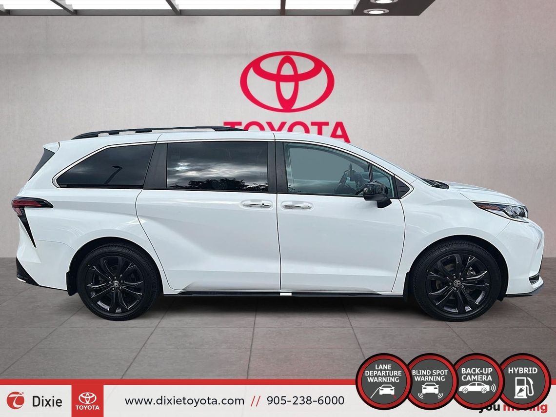 2022 TOYOTA SIENNA HYBRID XSE FWD / CLEAN CARFAX / HEATED SEATS / 7 SEATER / LEATHER INTERIOR / CARPLAY AND ANDROID AUTO