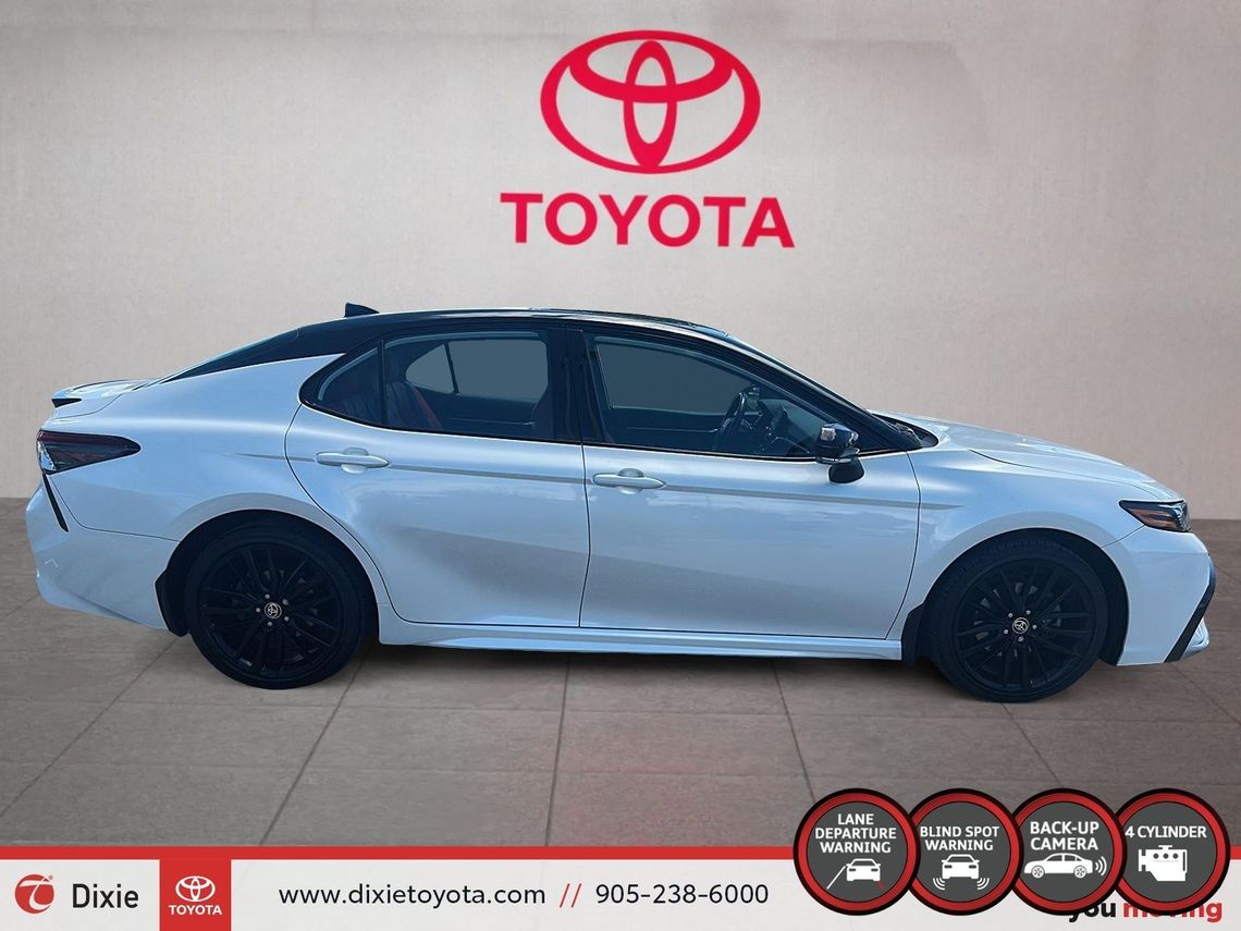 2022 TOYOTA CAMRY XSE / TCUV / HEATED SEATS / ALLOY WHEELS / MOONROOF / CARPLAY AND ANDROID AUTO