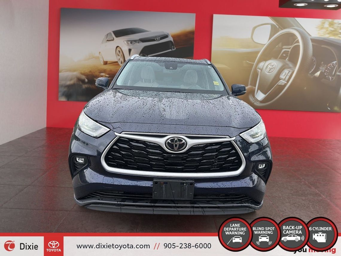 2021 TOYOTA HIGHLANDER XLE AWD / TCUV / HEATED SEATS / 8 SEATS / BACK UP CAMERA / MOONROOF / ALLOY WHEELS / CARPLAY AND ANDROID AUTO