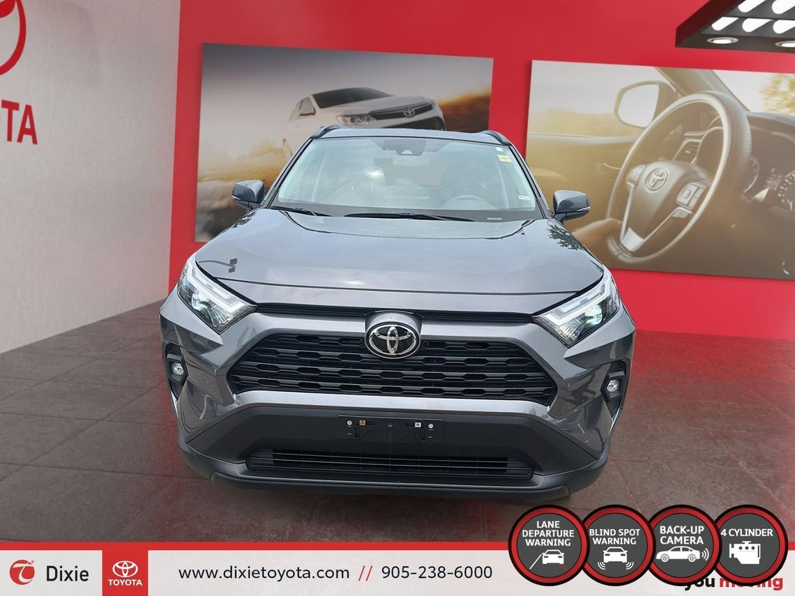 2023 TOYOTA RAV4 XLE PREMIUM AWD / TCUV / HEATED SEATS / LEATHER SURFACE / MOONROOF / CARPLAY AND ANDROID AUTO