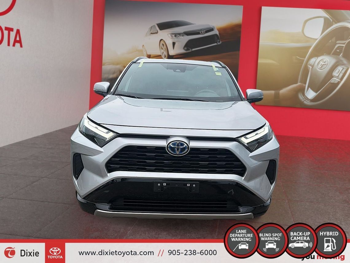 2023 TOYOTA RAV4 SE HYBRID AWD / CLEAN CARFAX / HEATED SEATS / MOONROOF / ALLOY WHEELS / CARPLAY AND ANDROID AUTO
