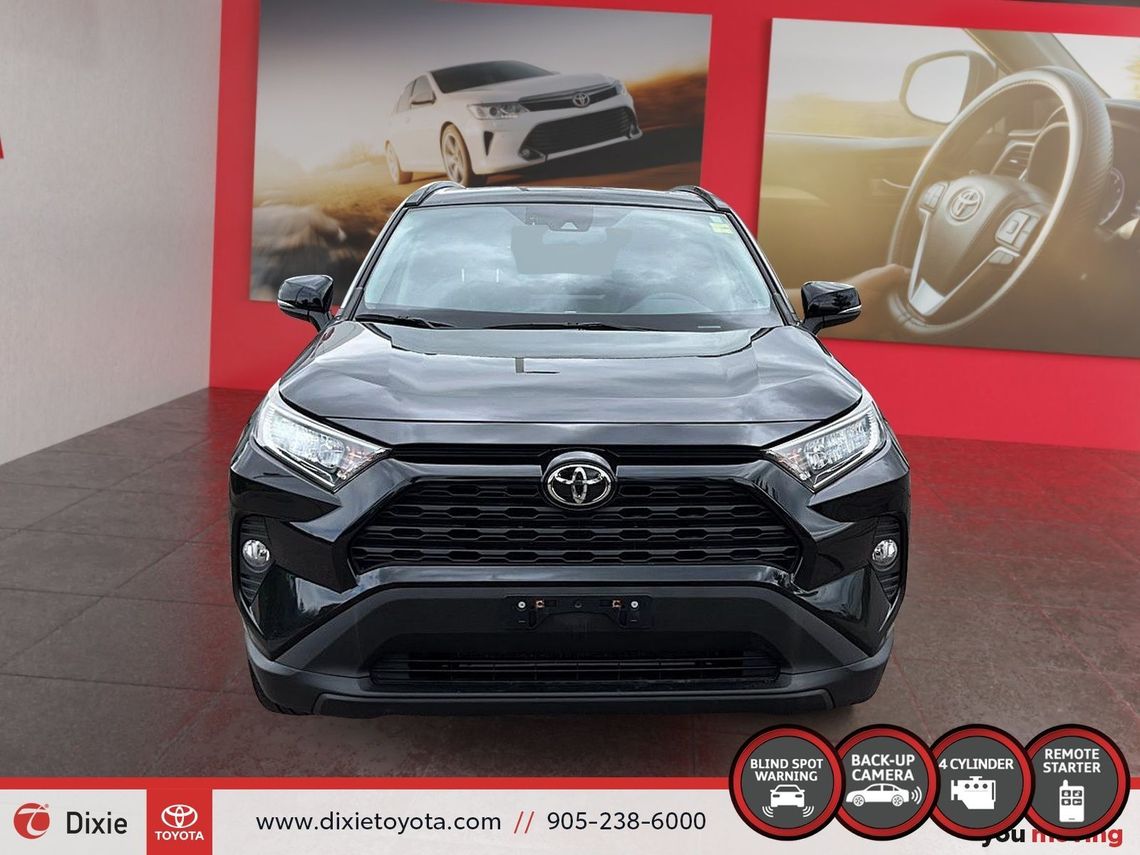 2021 TOYOTA RAV4 XLE PREMIUM AWD / CLEAN CARFAX / TCUV / HEATED SEATS / LEATHER SURFACE / MOONROOF / CARPLAY AND ANDROID AUTO