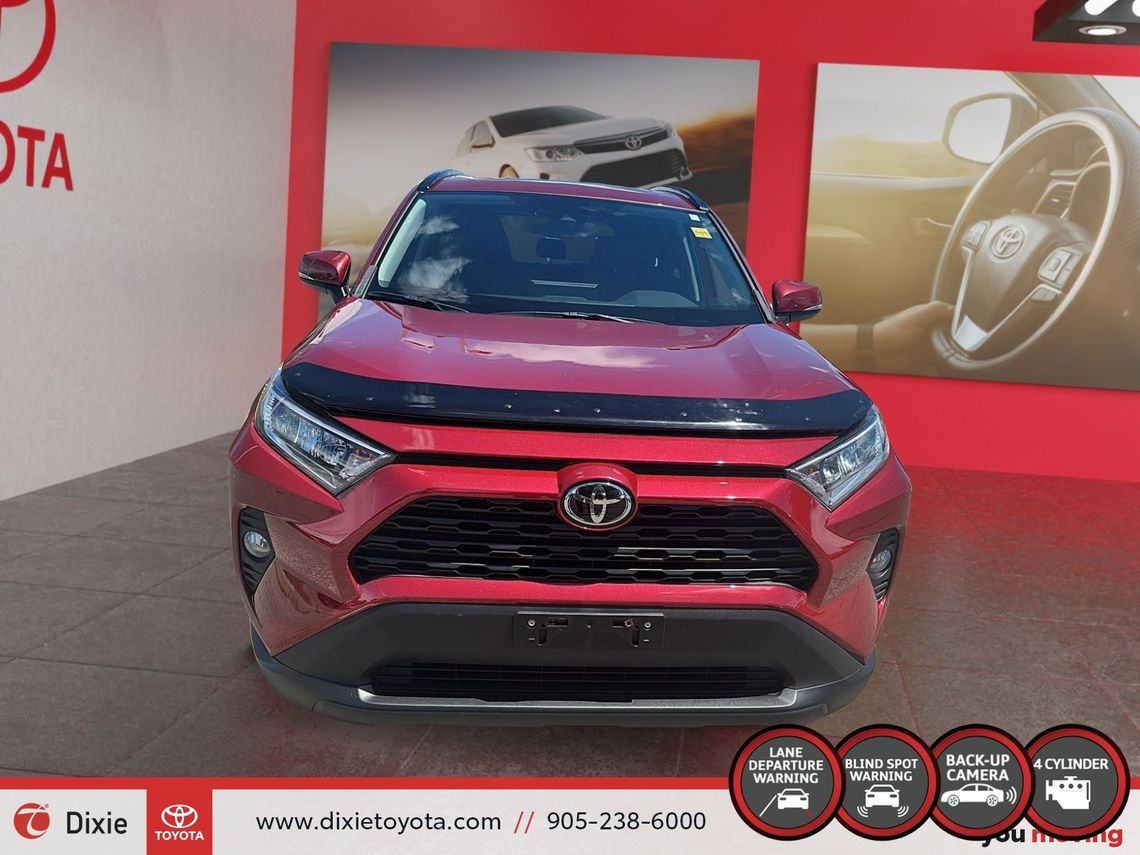 2020 TOYOTA RAV4 XLE AWD / HEATED SEATS / MOONROOF / BACKUP CAMERA / ALLOY WHEELS / CARPLAY AND ANDROID AUTO